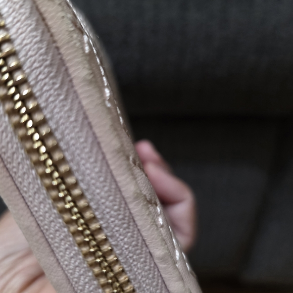 Tory Burch Quilted Cream Wallet - Picture 5 of 11